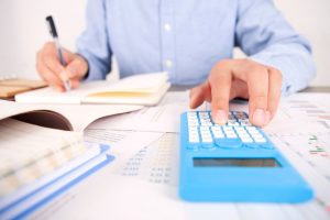 Man calculating loss of earnings for an injury claim