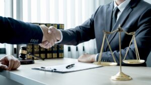 NO WIN NO FEE PERSONAL INJURY SOLICITOR AGREEING SLIP AND FALL AT WORK COMPENSATION CLAIMS